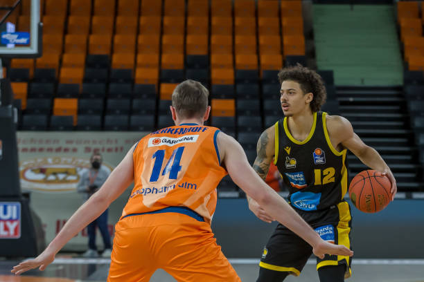 赛季策略执 赛季策略执