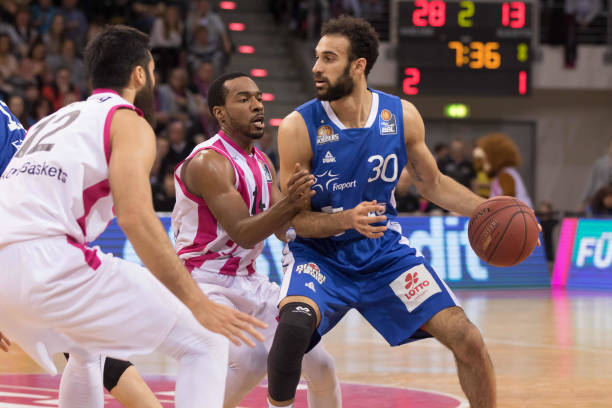 呈现出战术 呈现出战术