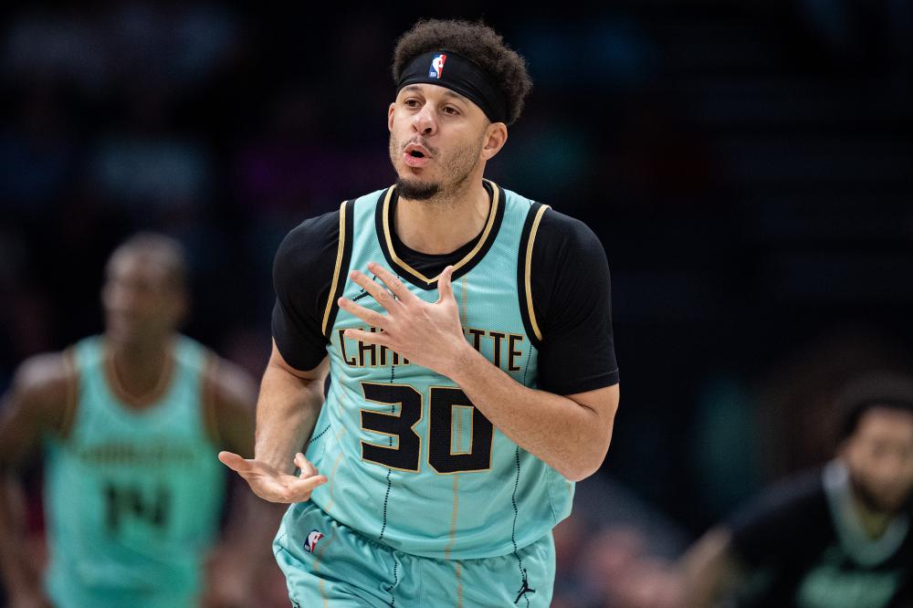 B费如同他 B费如同他