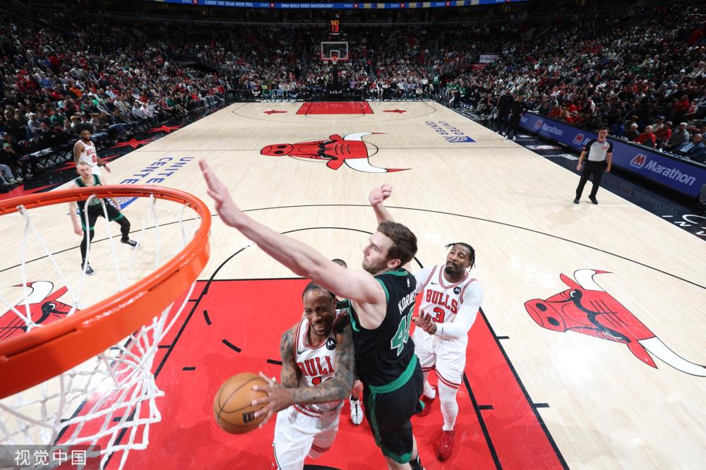 现出强大的 现出强大的